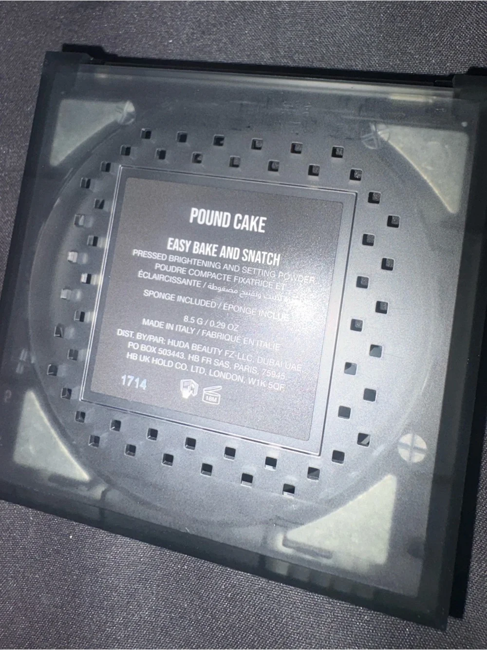 HUDA BEAUTY Easy Bake and Snatch Pressed Brightening Setting Powder
